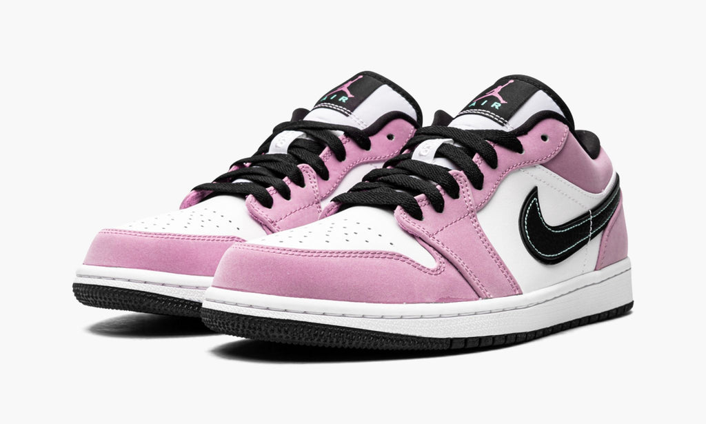 Air Jordan 1 Low SE "Violet Shock" Sneakers